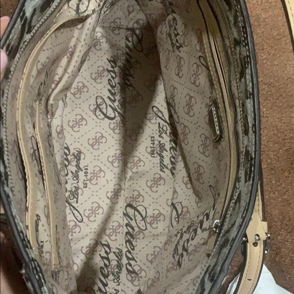 Guess purse - Picture 3 of 4